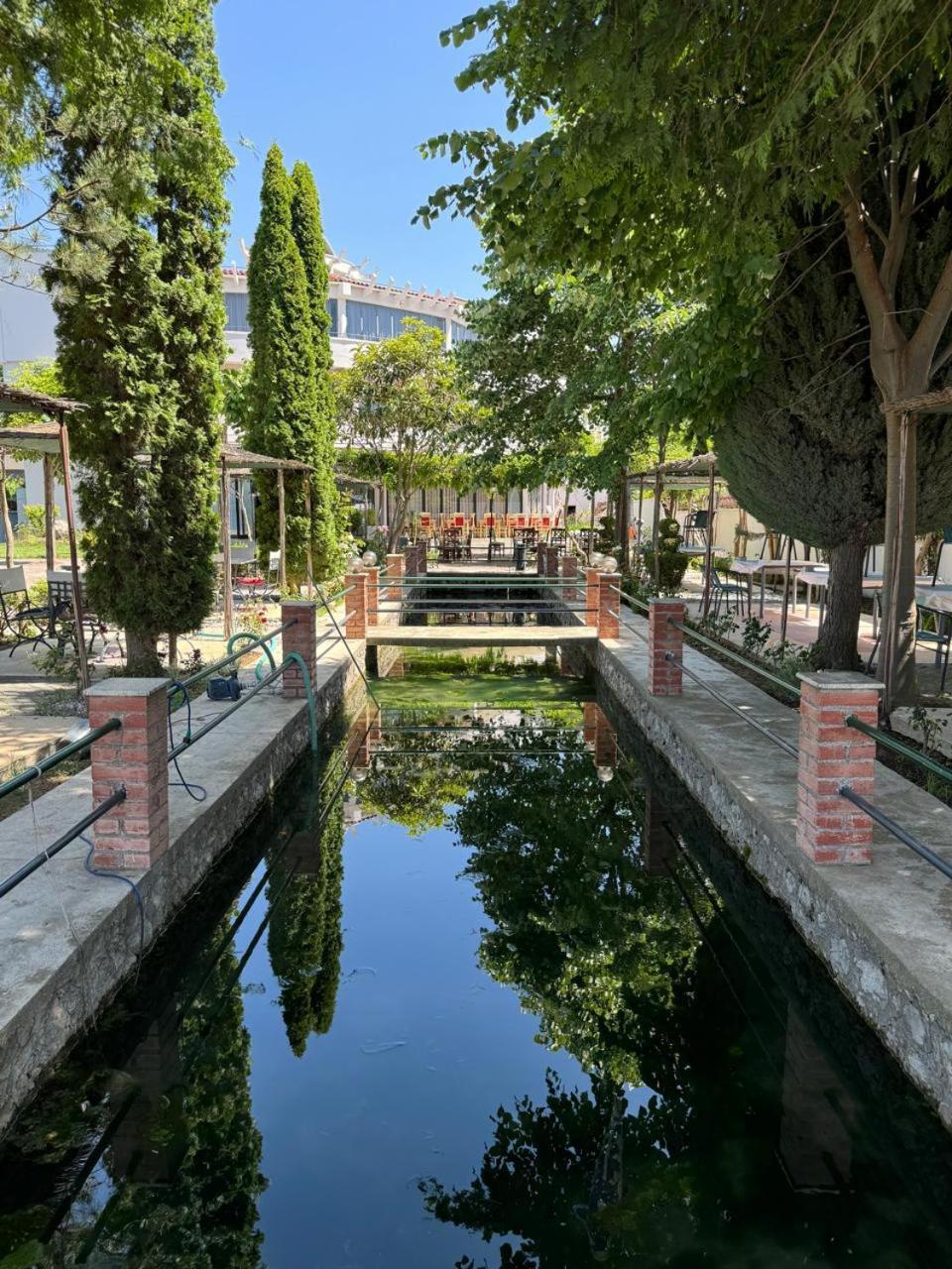Sirena Hotel Tushemisht Экстерьер фото