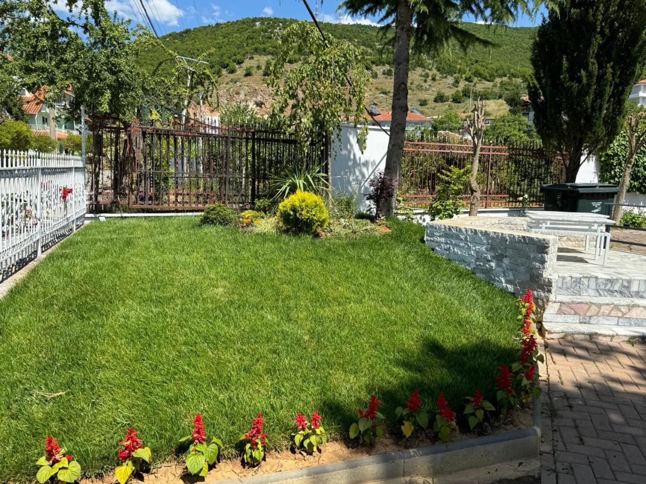 Sirena Hotel Tushemisht Экстерьер фото